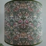 Abat-jour 20cm de diamètre bordure olive tissu liberty William Morris