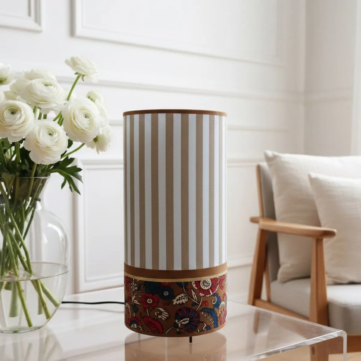 Lampe à poser – Tissu Blockprint Indien floral sur fond ocre et tissu rayé